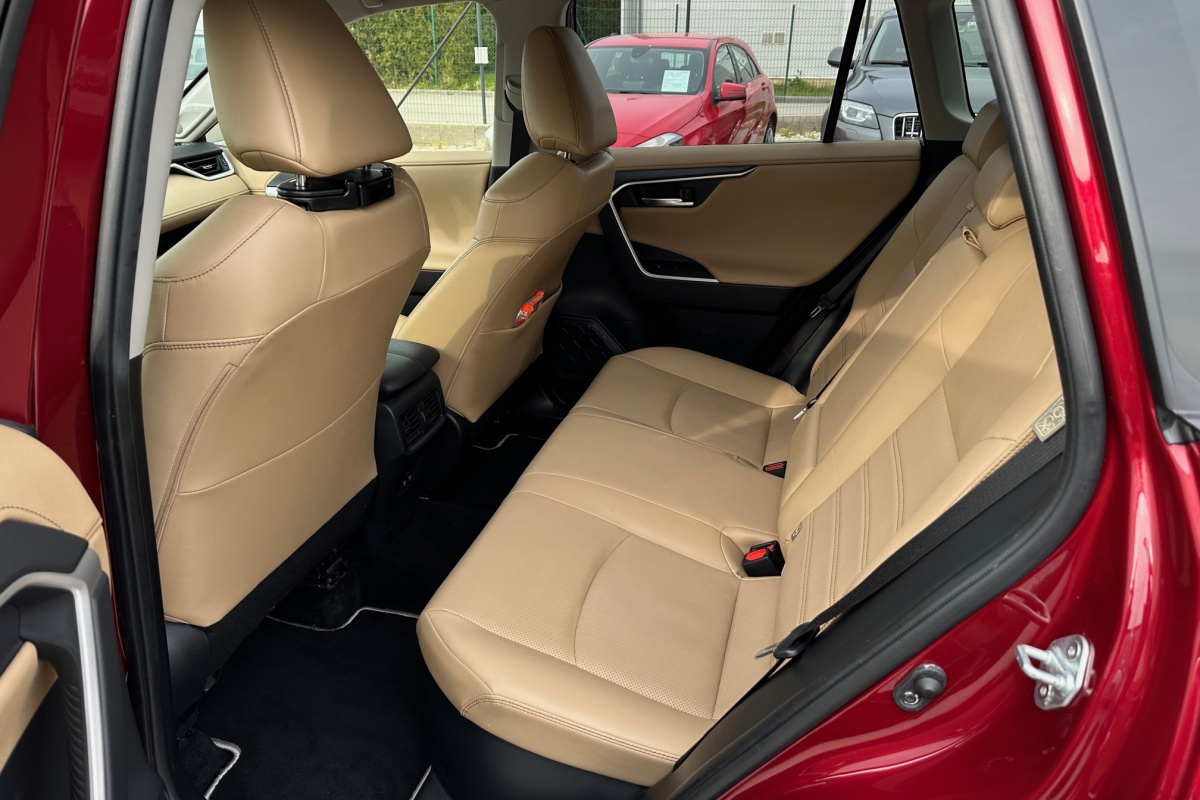 Ponuka vozidiel / Toyota RAV4 2.5 Exclusive Hybrid AWD - video