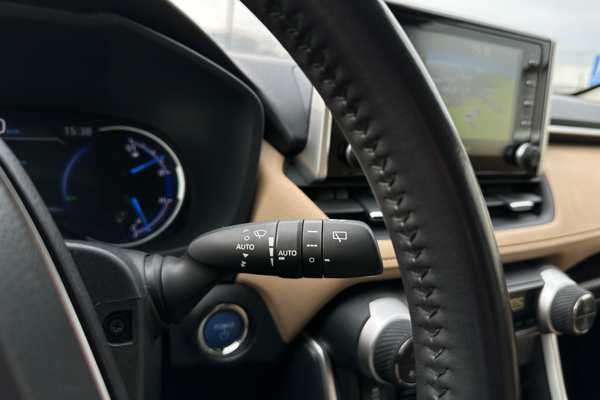 Ponuka vozidiel / Toyota RAV4 2.5 Exclusive Hybrid AWD - video