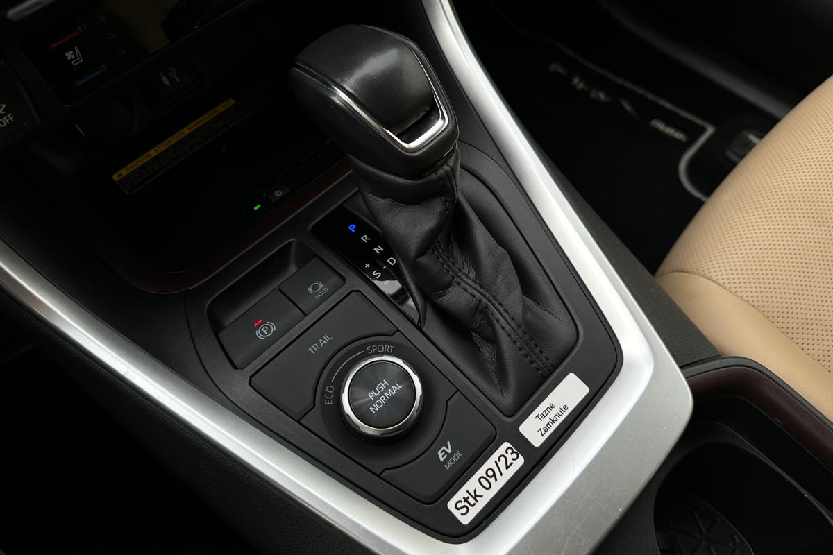 Ponuka vozidiel / Toyota RAV4 2.5 Exclusive Hybrid AWD - video