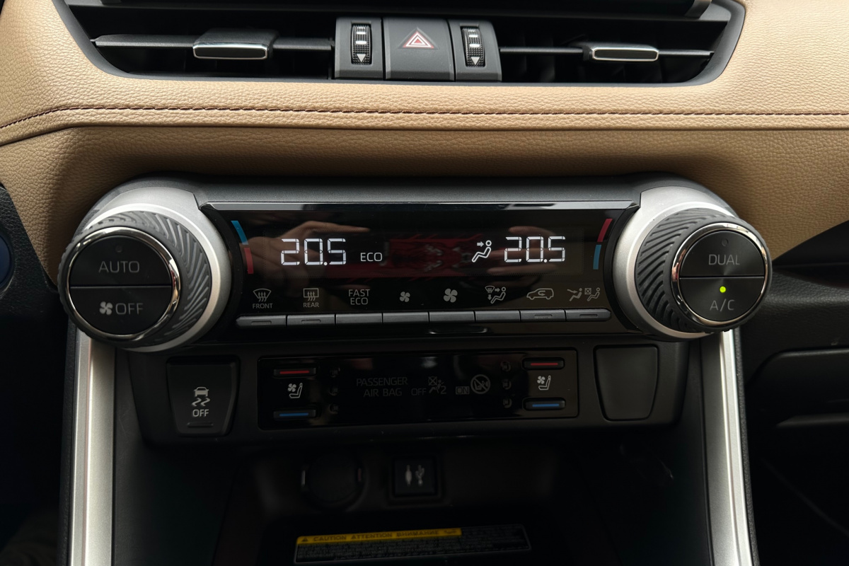Ponuka vozidiel / Toyota RAV4 2.5 Exclusive Hybrid AWD - video