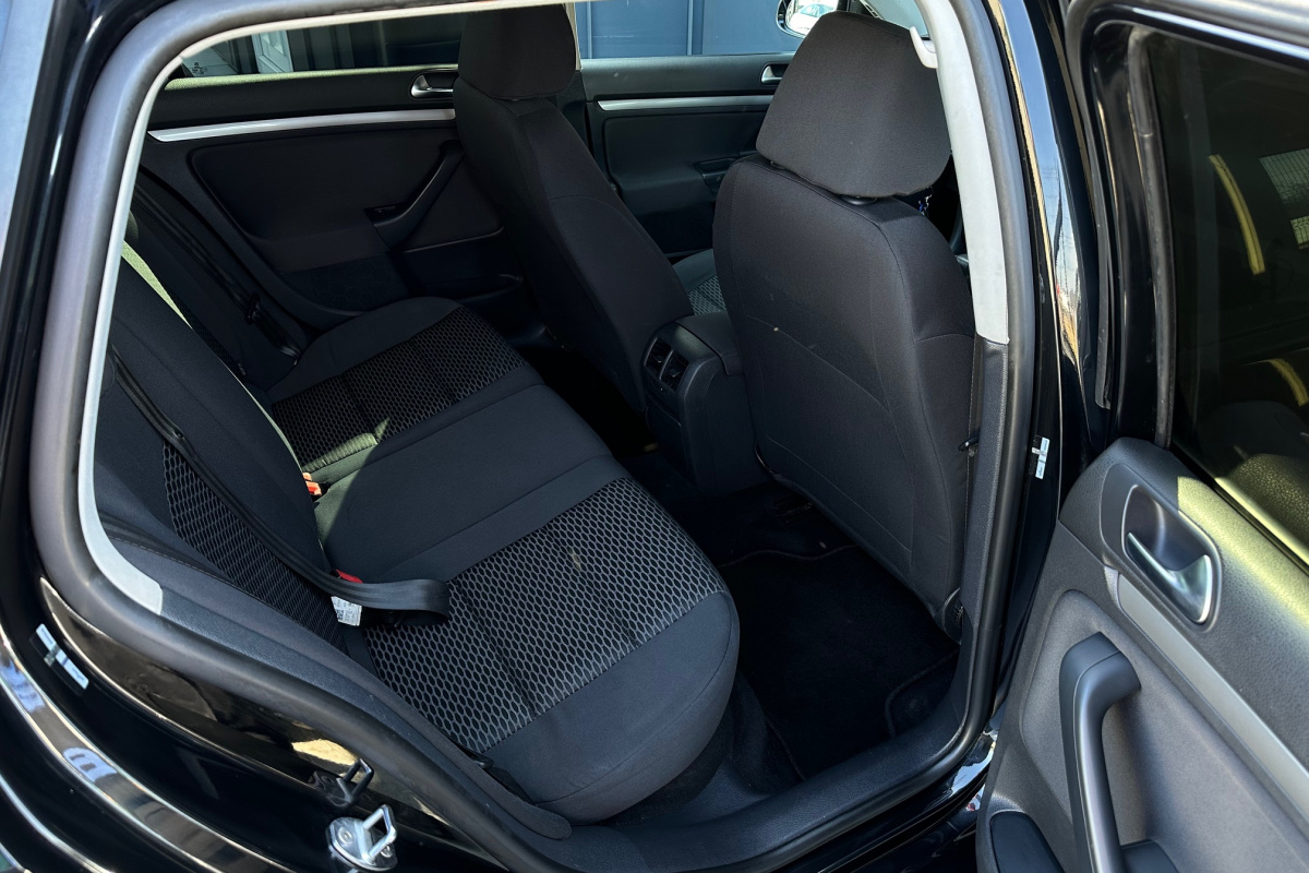 Ponuka vozidiel / Volkswagen Golf Variant 1.6 TDI Trendline DSG - video Ponuka vozidiel / Volkswagen Golf Variant 1.6 TDI Trendline DSG - video