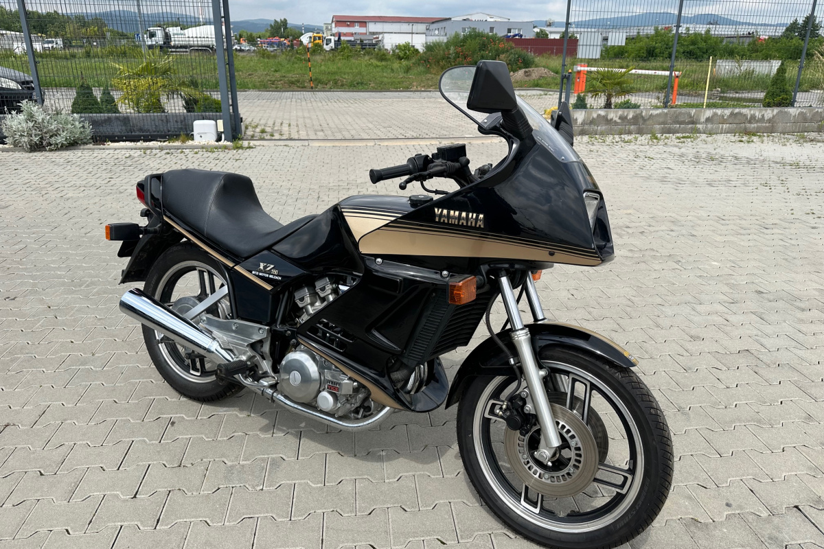 Ponuka vozidiel / Yamaha XZ 550 - video