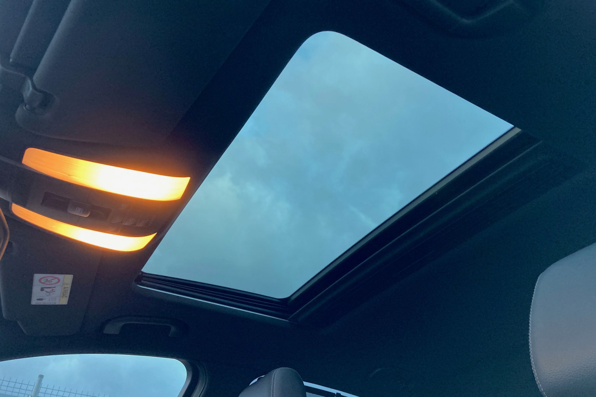 Ponuka vozidiel / Mercedes-Benz E trieda Sedan E350 AMG LINE - video Ponuka vozidiel / Mercedes-Benz E trieda Sedan E350 AMG LINE - video