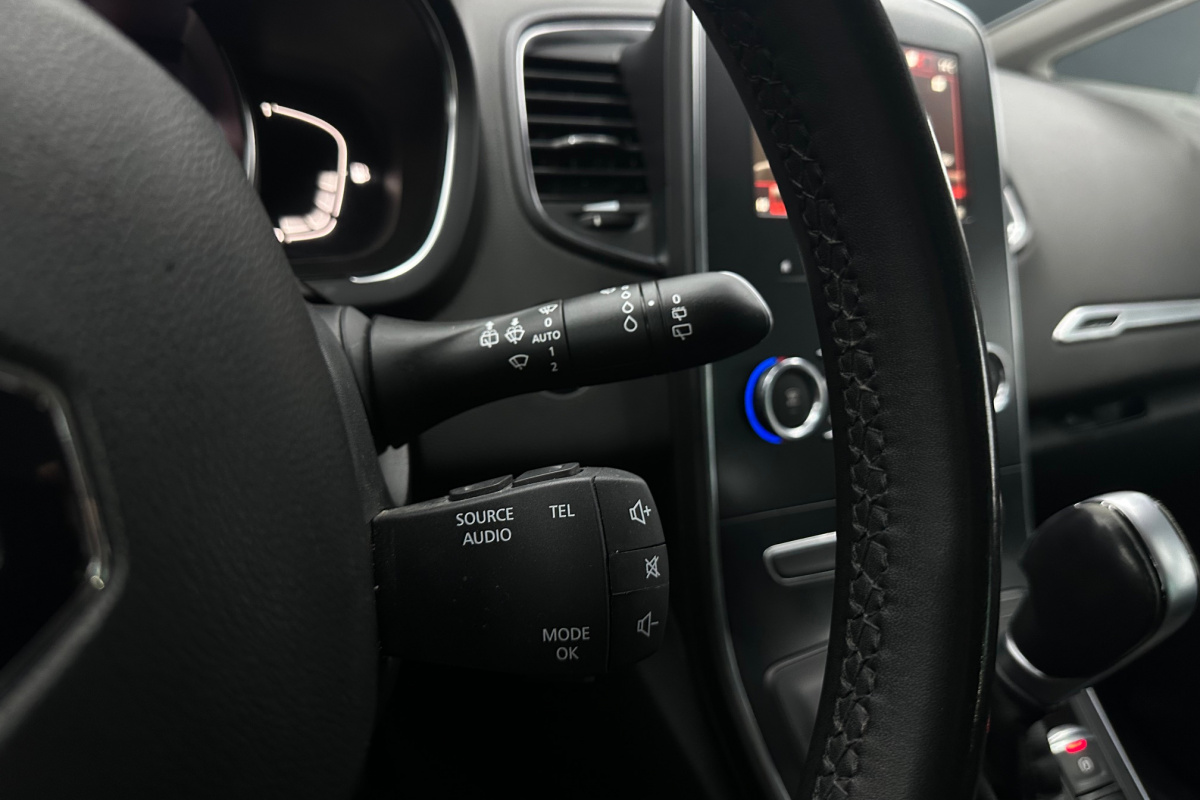 Ponuka vozidiel / Renault Scénic Blue dCi 120 Intens EDC - video