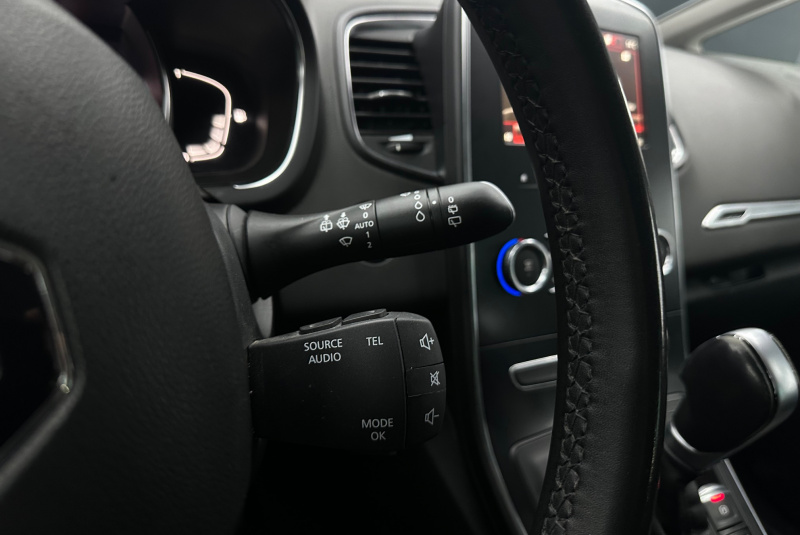  Ponuka vozidiel / Renault Scénic Blue dCi 120 Intens EDC - video