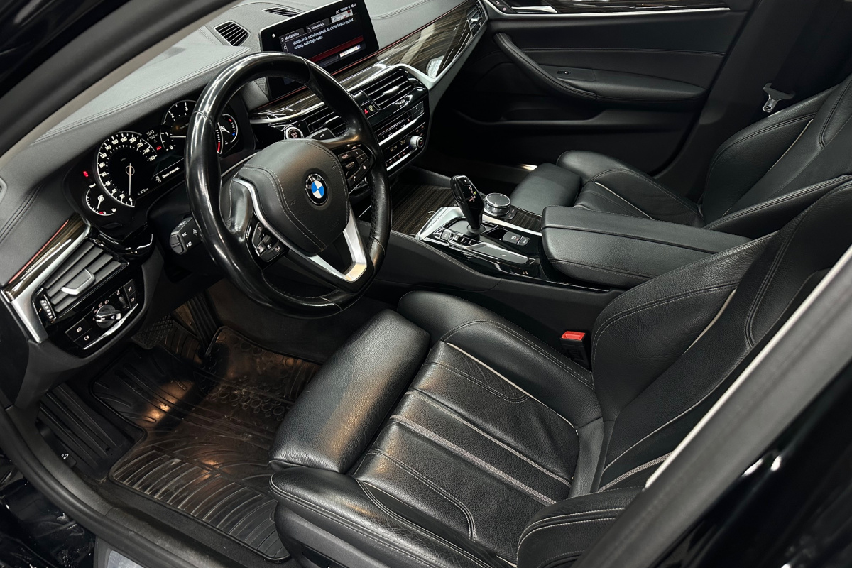 Ponuka vozidiel / BMW Rad 5 520d xDrive A/T - video Ponuka vozidiel / BMW Rad 5 520d xDrive A/T - video