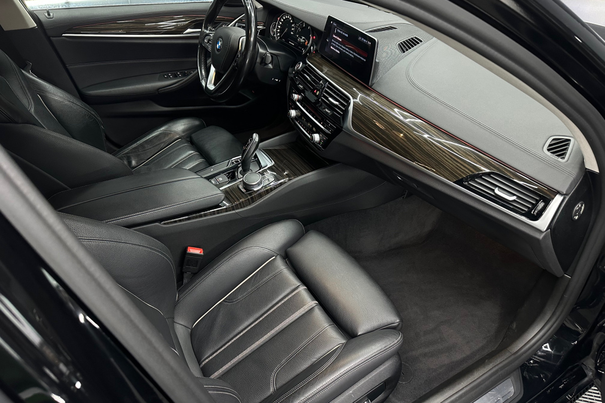 Ponuka vozidiel / BMW Rad 5 520d xDrive A/T - video