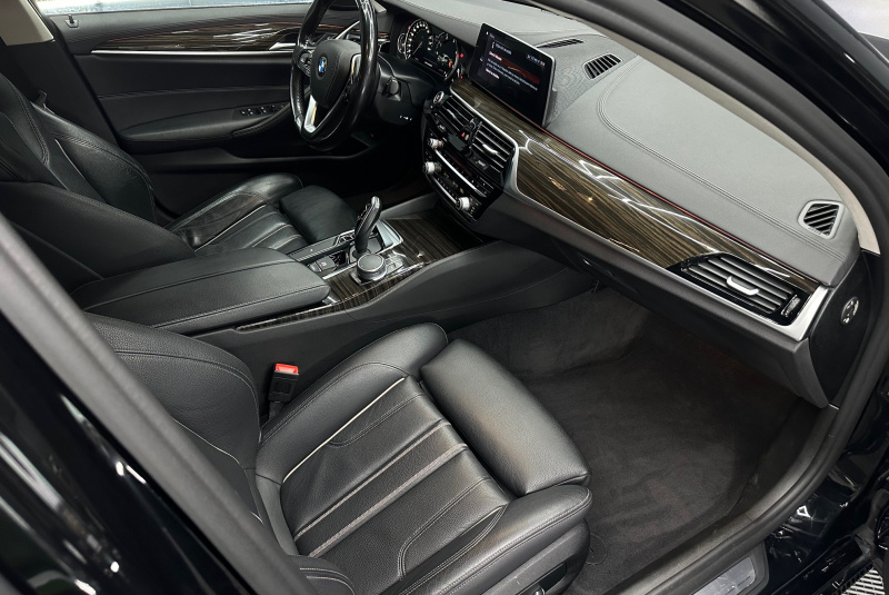  Ponuka vozidiel / BMW Rad 5 520d xDrive A/T - video