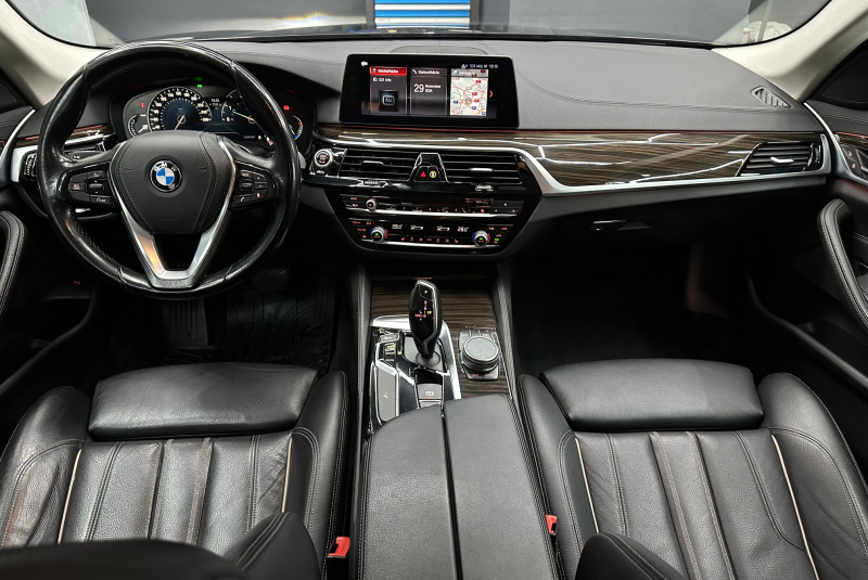  Ponuka vozidiel / BMW Rad 5 520d xDrive A/T - video