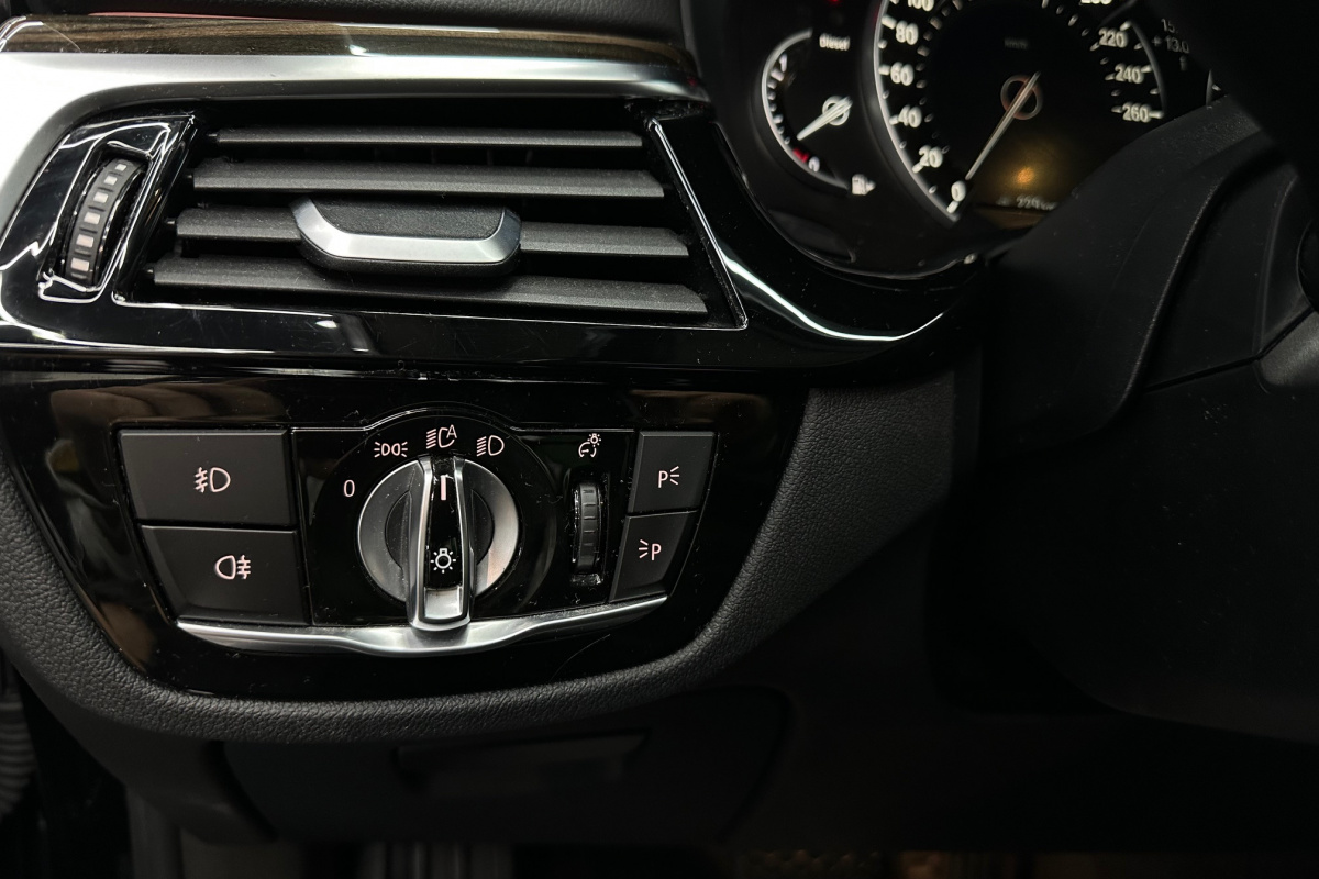 Ponuka vozidiel / BMW Rad 5 520d xDrive A/T - video