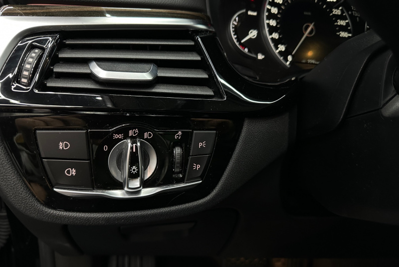  Ponuka vozidiel / BMW Rad 5 520d xDrive A/T - video