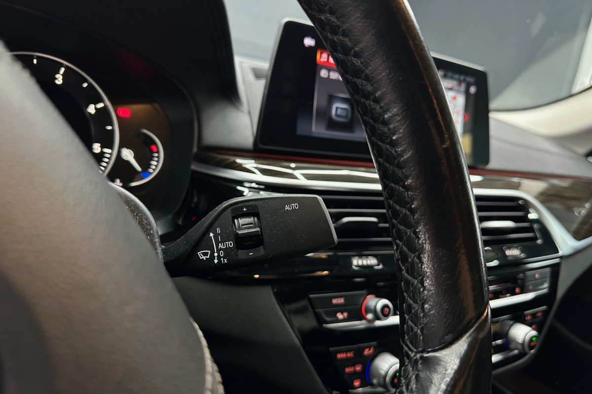 Ponuka vozidiel / BMW Rad 5 520d xDrive A/T - video