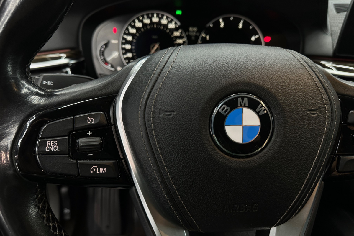 Ponuka vozidiel / BMW Rad 5 520d xDrive A/T - video