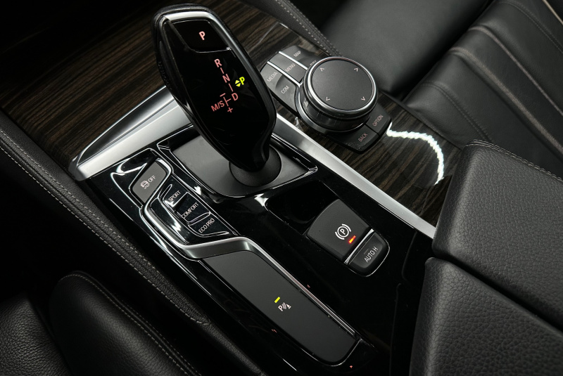  Ponuka vozidiel / BMW Rad 5 520d xDrive A/T - video