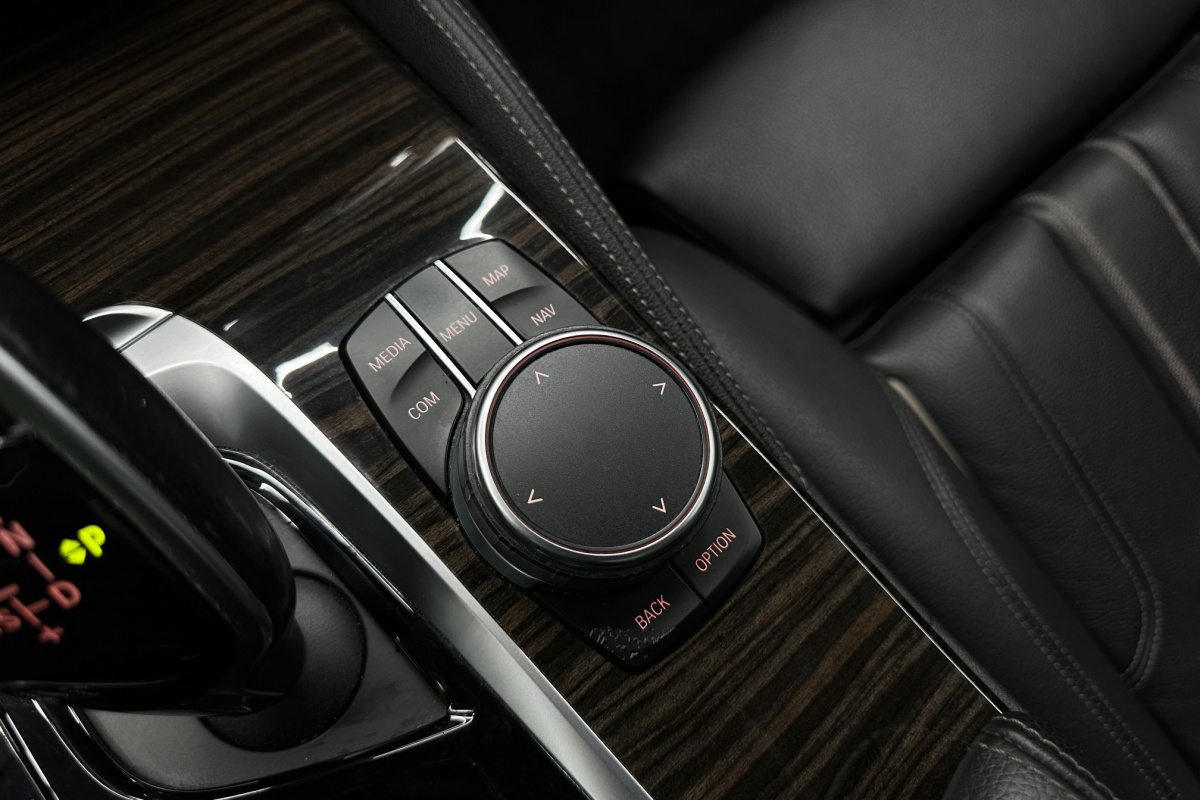 Ponuka vozidiel / BMW Rad 5 520d xDrive A/T - video