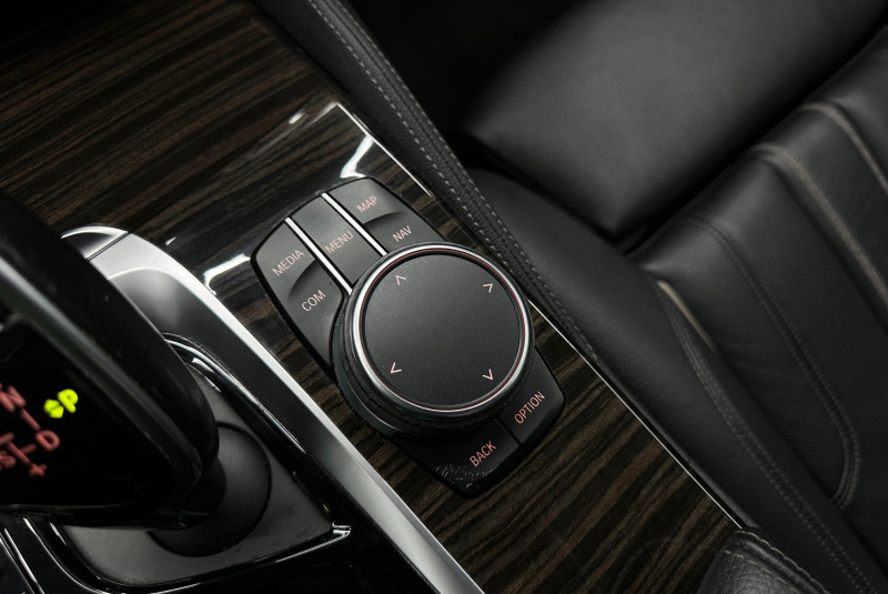  Ponuka vozidiel / BMW Rad 5 520d xDrive A/T - video