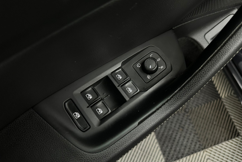 Ponuka vozidiel / Volkswagen Passat 2.0 TDI BMT R-Line Highline DSG - video Ponuka vozidiel / Volkswagen Passat 2.0 TDI BMT R-Line Highline DSG - video