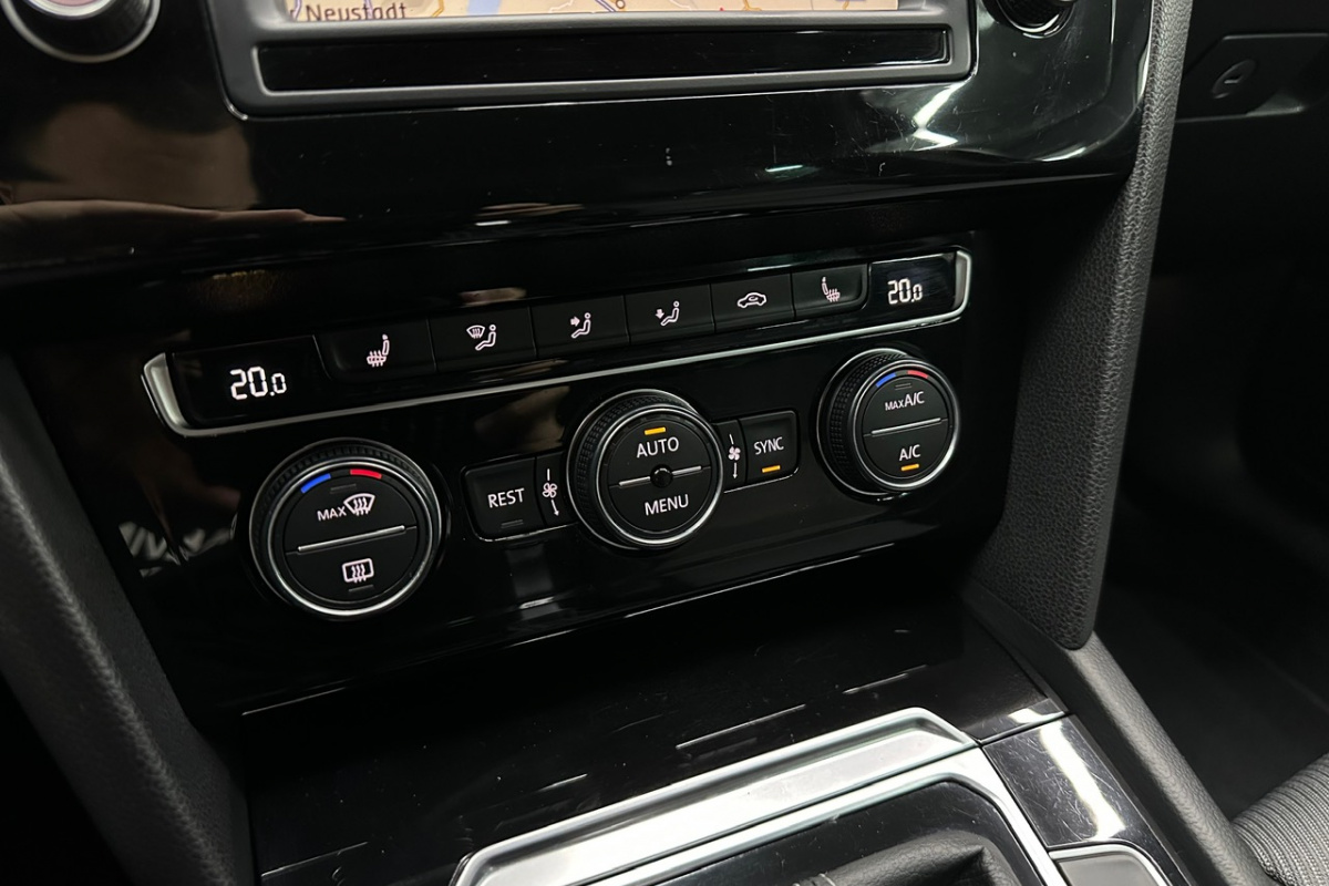 Ponuka vozidiel / Volkswagen Passat 2.0 TDI BMT R-Line Highline DSG - video Ponuka vozidiel / Volkswagen Passat 2.0 TDI BMT R-Line Highline DSG - video