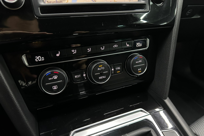 Ponuka vozidiel / Volkswagen Passat 2.0 TDI BMT R-Line Highline DSG - video Ponuka vozidiel / Volkswagen Passat 2.0 TDI BMT R-Line Highline DSG - video