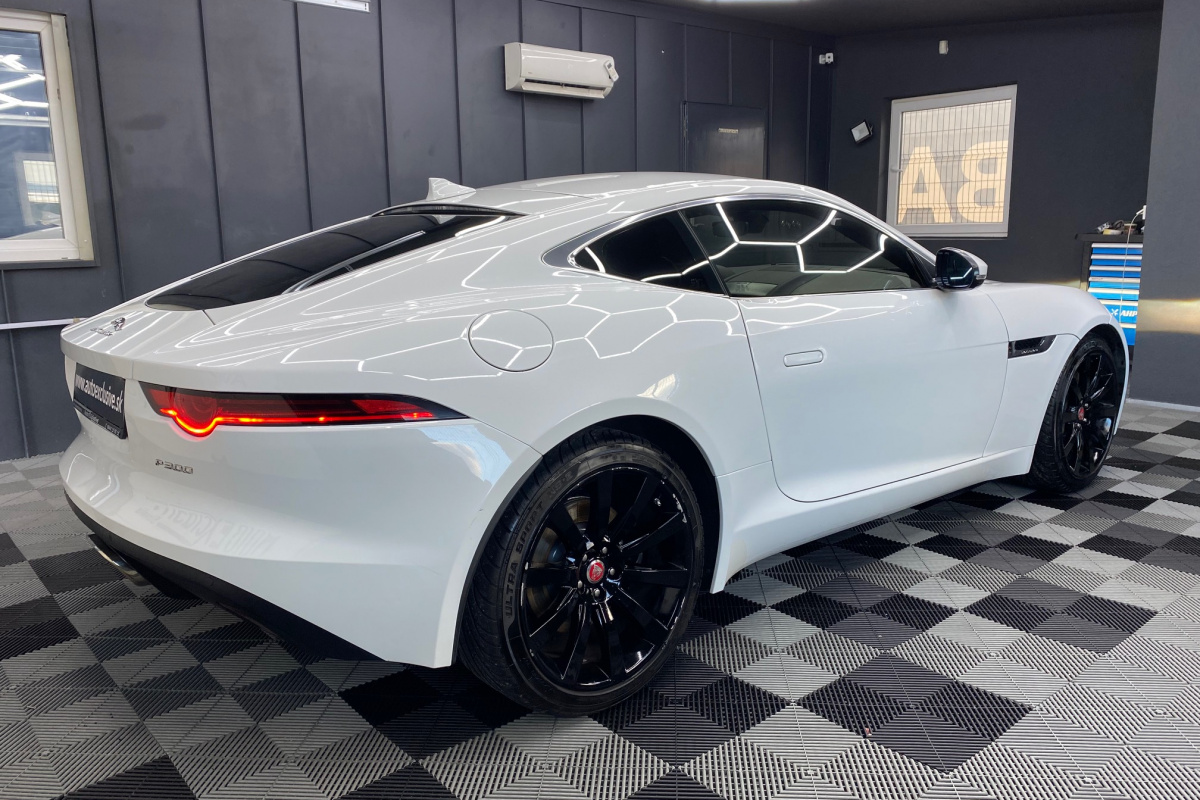 Ponuka vozidiel / Jaguar F-Type Coupe 2.0L I4 R-Dynamic - video