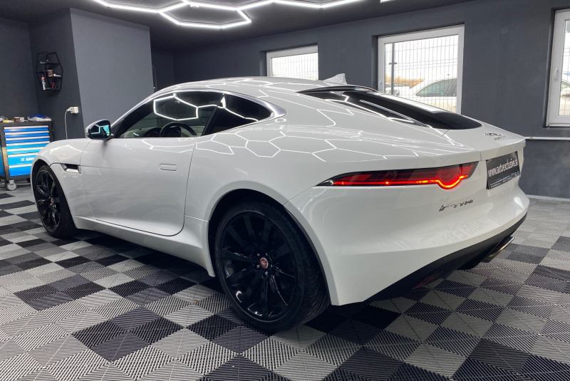  Ponuka vozidiel / Jaguar F-Type Coupe 2.0L I4 R-Dynamic - video