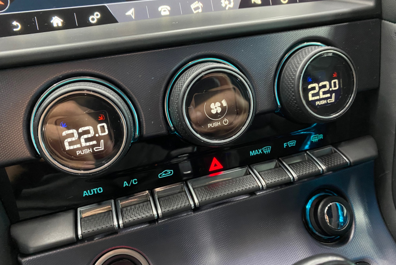  Ponuka vozidiel / Jaguar F-Type Coupe 2.0L I4 R-Dynamic - video