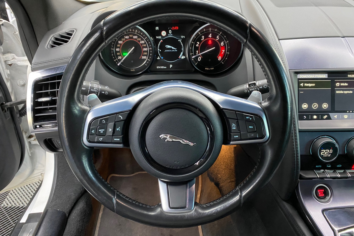 Ponuka vozidiel / Jaguar F-Type Coupe 2.0L I4 R-Dynamic - video