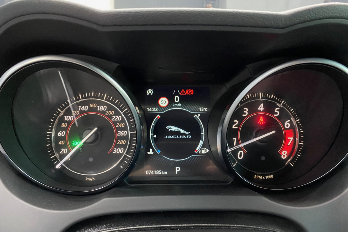 Ponuka vozidiel / Jaguar F-Type Coupe 2.0L I4 R-Dynamic - video