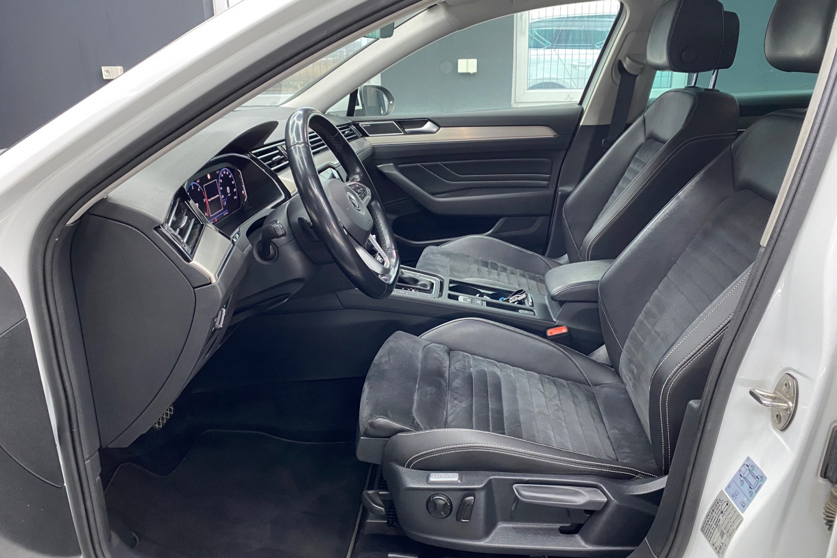 Ponuka vozidiel / Volkswagen Passat Variant 2.0 TDI R-LINE DSG - video