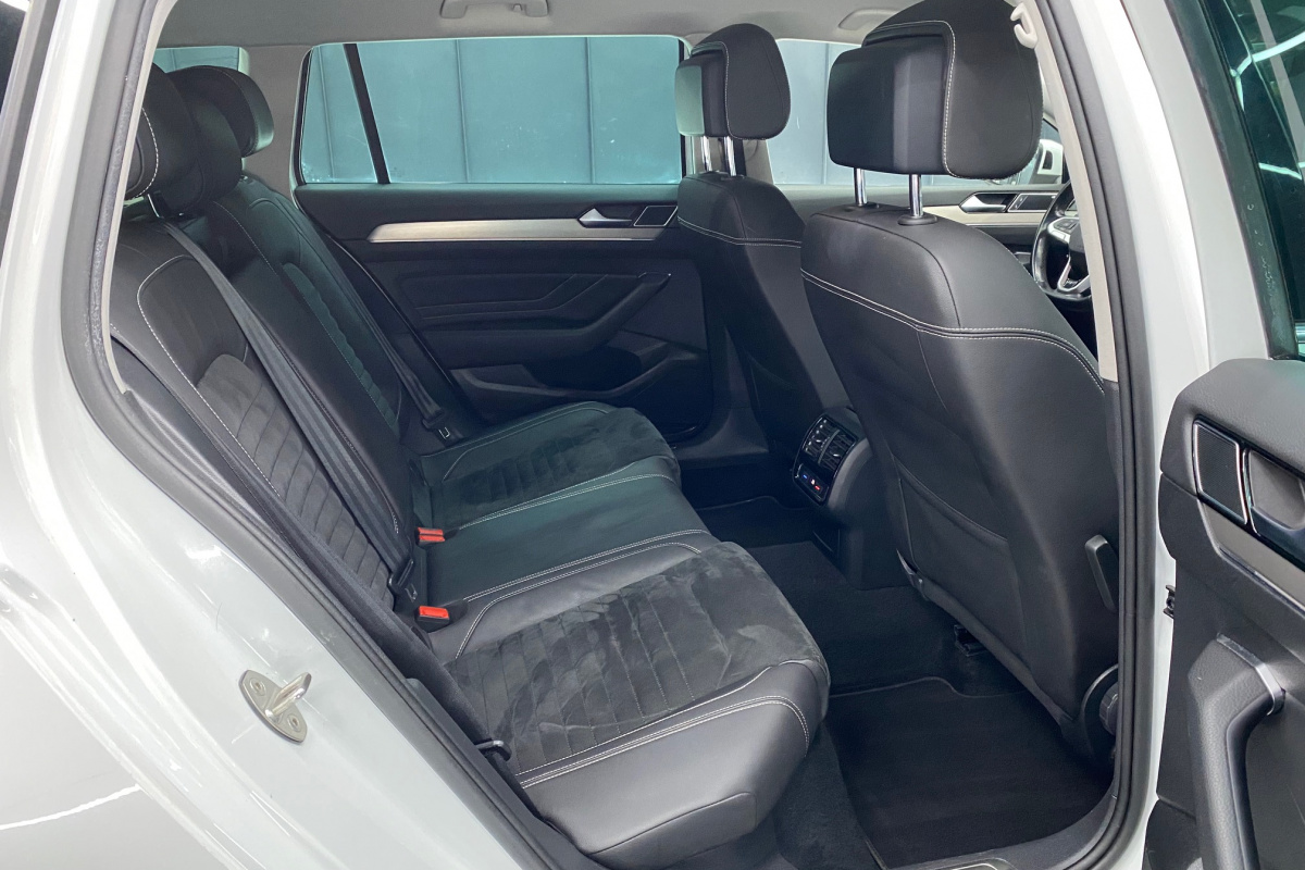 Ponuka vozidiel / Volkswagen Passat Variant 2.0 TDI R-LINE DSG - video