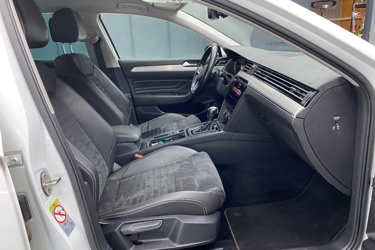 Ponuka vozidiel / Volkswagen Passat Variant 2.0 TDI R-LINE DSG - video