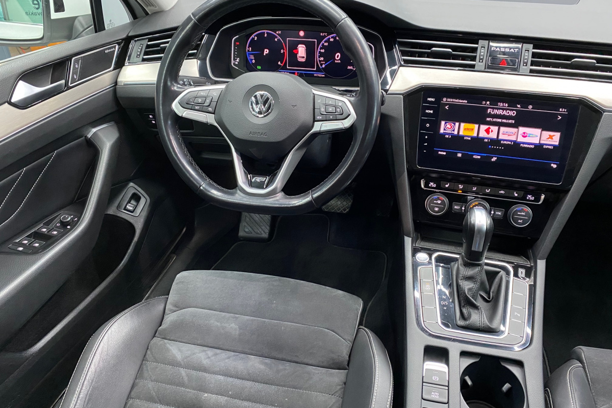 Ponuka vozidiel / Volkswagen Passat Variant 2.0 TDI R-LINE DSG - video