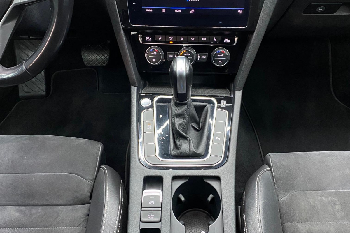 Ponuka vozidiel / Volkswagen Passat Variant 2.0 TDI R-LINE DSG - video