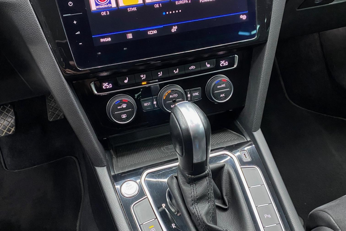 Ponuka vozidiel / Volkswagen Passat Variant 2.0 TDI R-LINE DSG - video