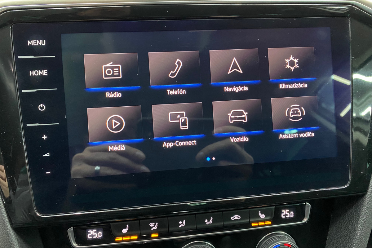 Ponuka vozidiel / Volkswagen Passat Variant 2.0 TDI R-LINE DSG - video