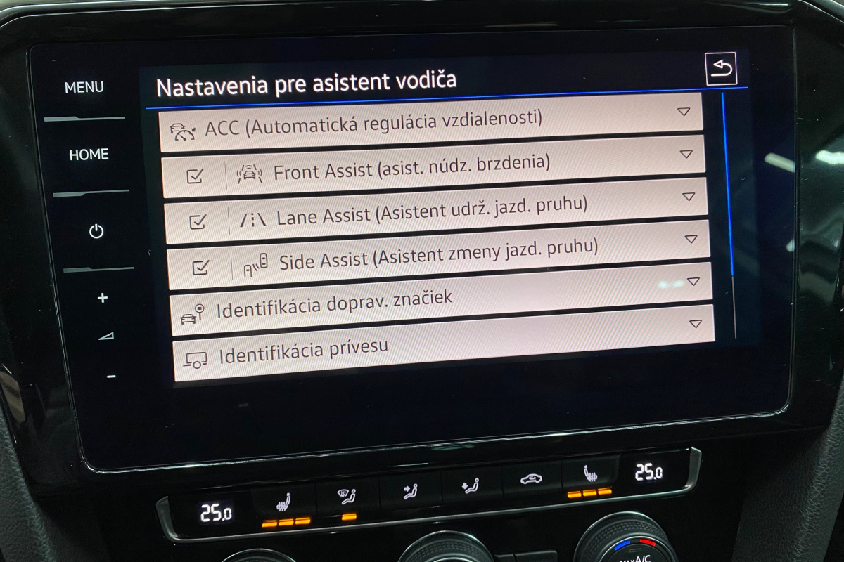 Ponuka vozidiel / Volkswagen Passat Variant 2.0 TDI R-LINE DSG - video
