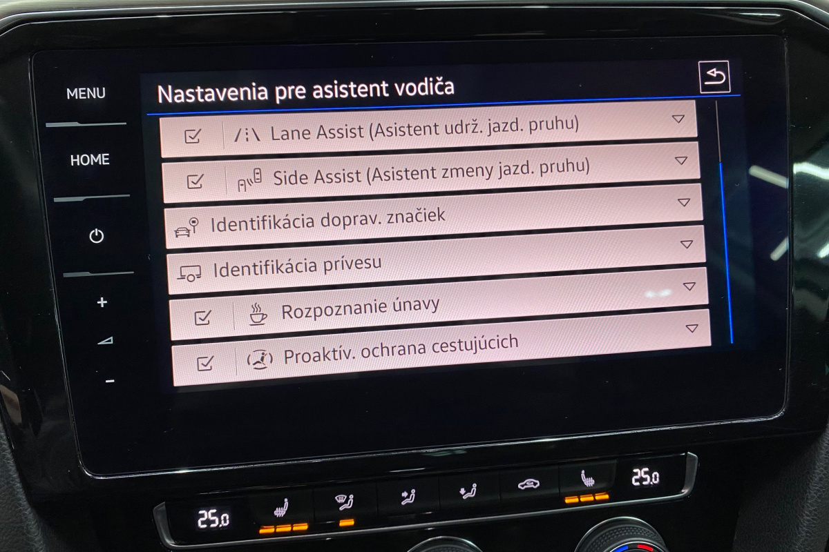 Ponuka vozidiel / Volkswagen Passat Variant 2.0 TDI R-LINE DSG - video
