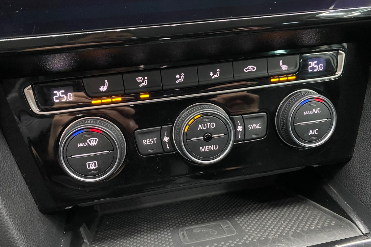 Ponuka vozidiel / Volkswagen Passat Variant 2.0 TDI R-LINE DSG - video