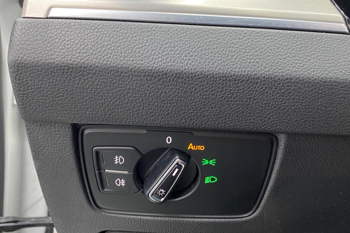 Ponuka vozidiel / Volkswagen Passat Variant 2.0 TDI R-LINE DSG - video