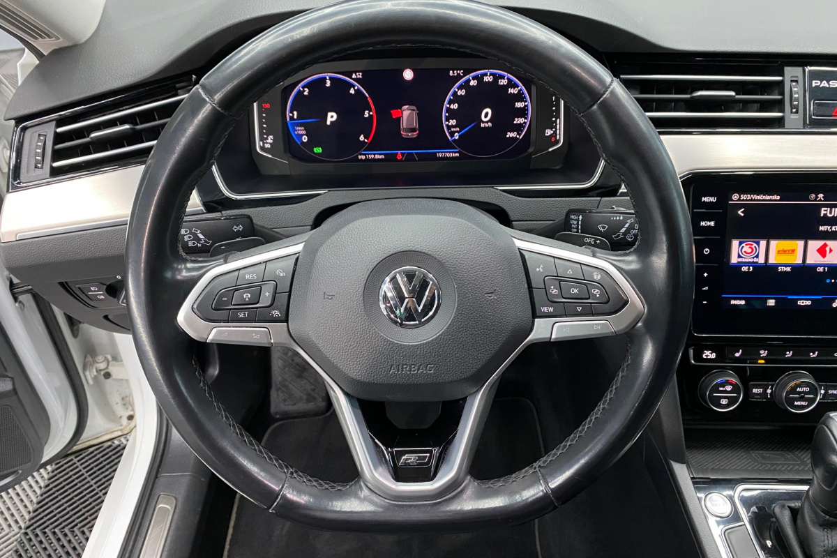 Ponuka vozidiel / Volkswagen Passat Variant 2.0 TDI R-LINE DSG - video