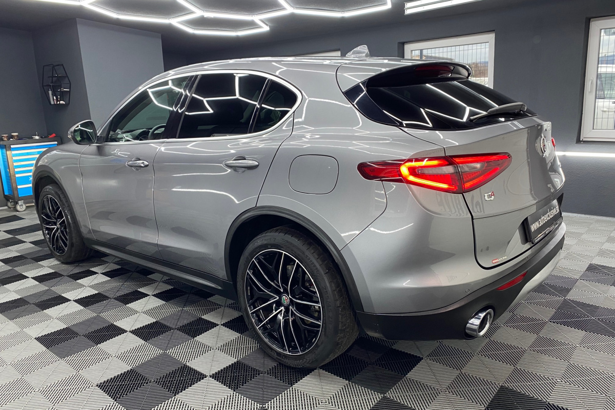 Ponuka vozidiel / Alfa Romeo Stelvio 2.0 GME Super AWD A/T - video