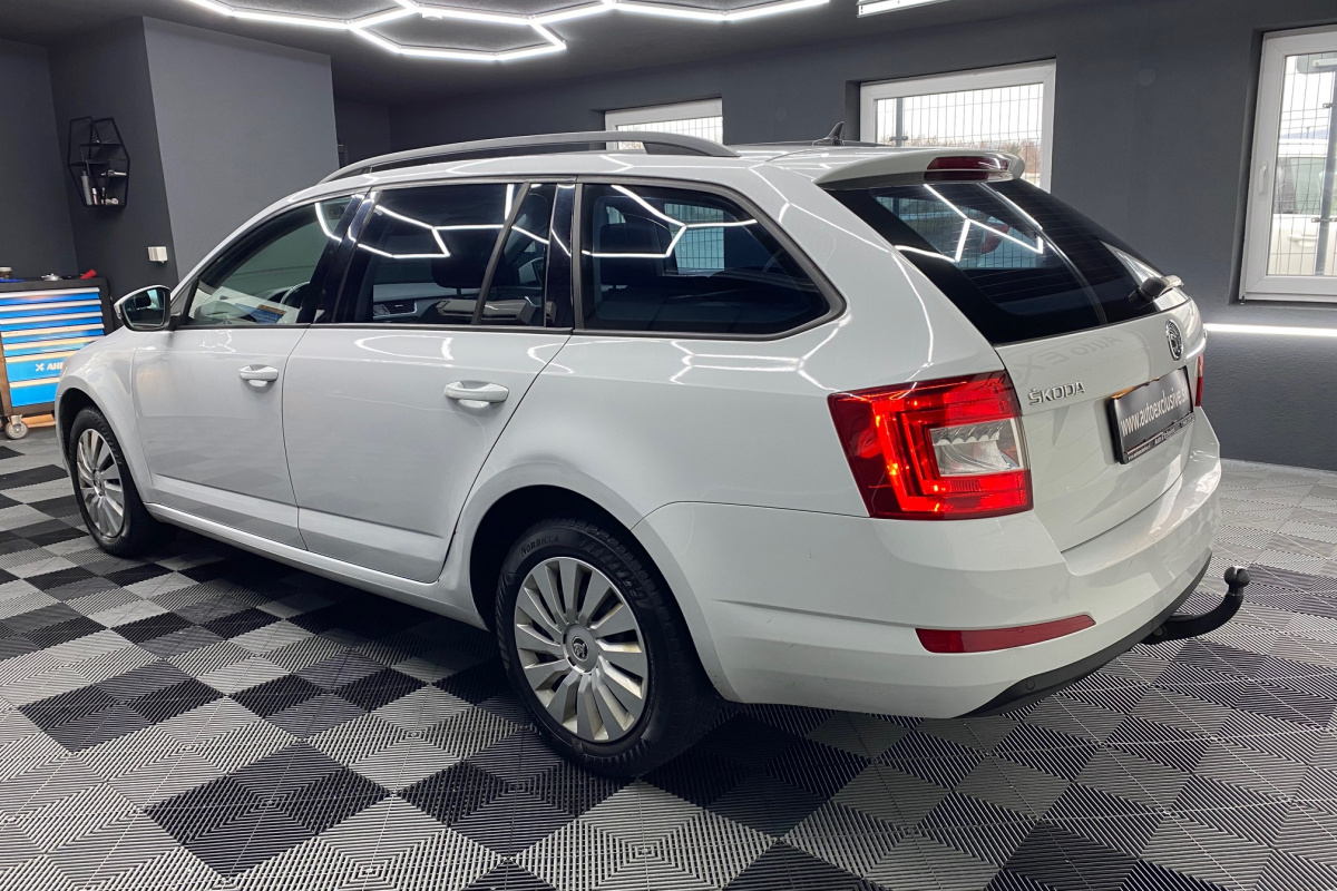 Ponuka vozidiel / Škoda Octavia Combi 1.6 TDI 110k Ambition DSG - video