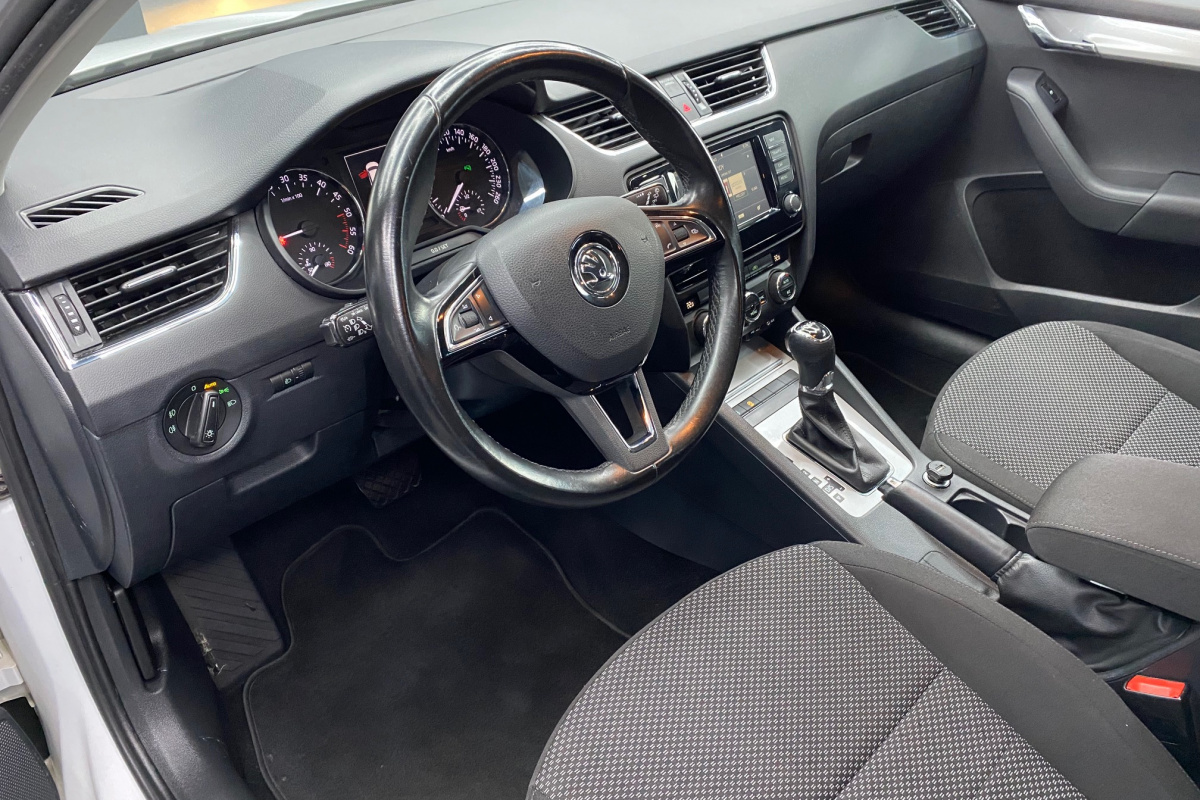 Ponuka vozidiel / Škoda Octavia Combi 1.6 TDI 110k Ambition DSG - video