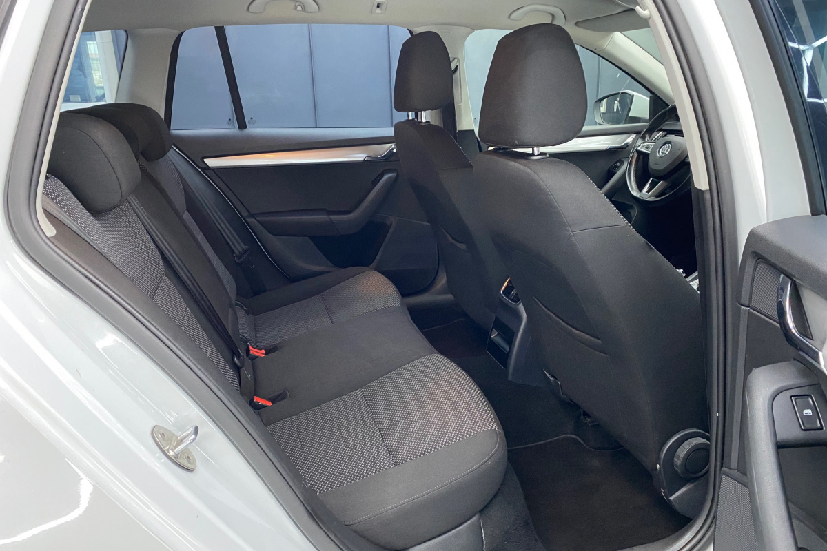 Ponuka vozidiel / Škoda Octavia Combi 1.6 TDI 110k Ambition DSG - video