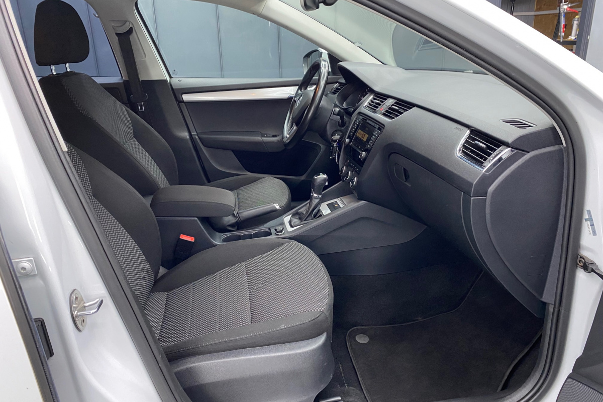 Ponuka vozidiel / Škoda Octavia Combi 1.6 TDI 110k Ambition DSG - video