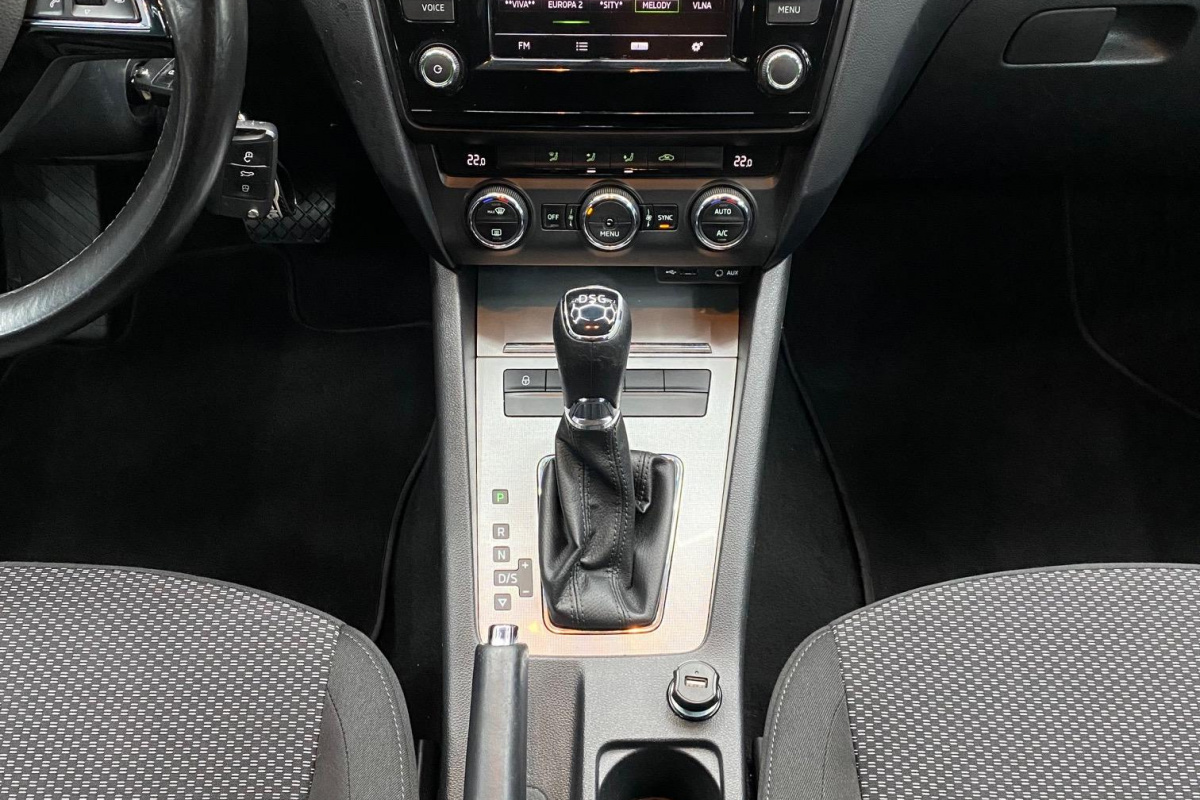 Ponuka vozidiel / Škoda Octavia Combi 1.6 TDI 110k Ambition DSG - video