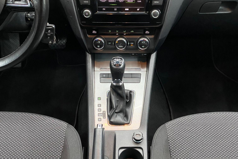  Ponuka vozidiel / Škoda Octavia Combi 1.6 TDI 110k Ambition DSG - video