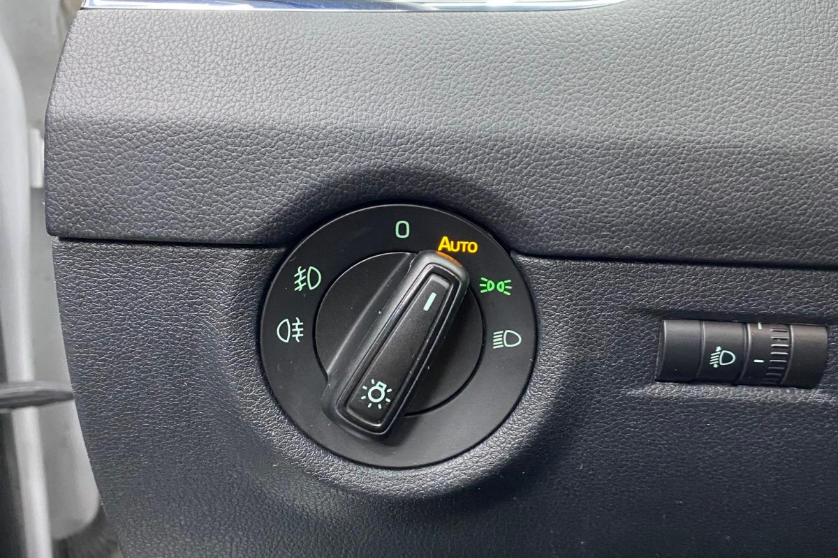 Ponuka vozidiel / Škoda Octavia Combi 1.6 TDI 110k Ambition DSG - video