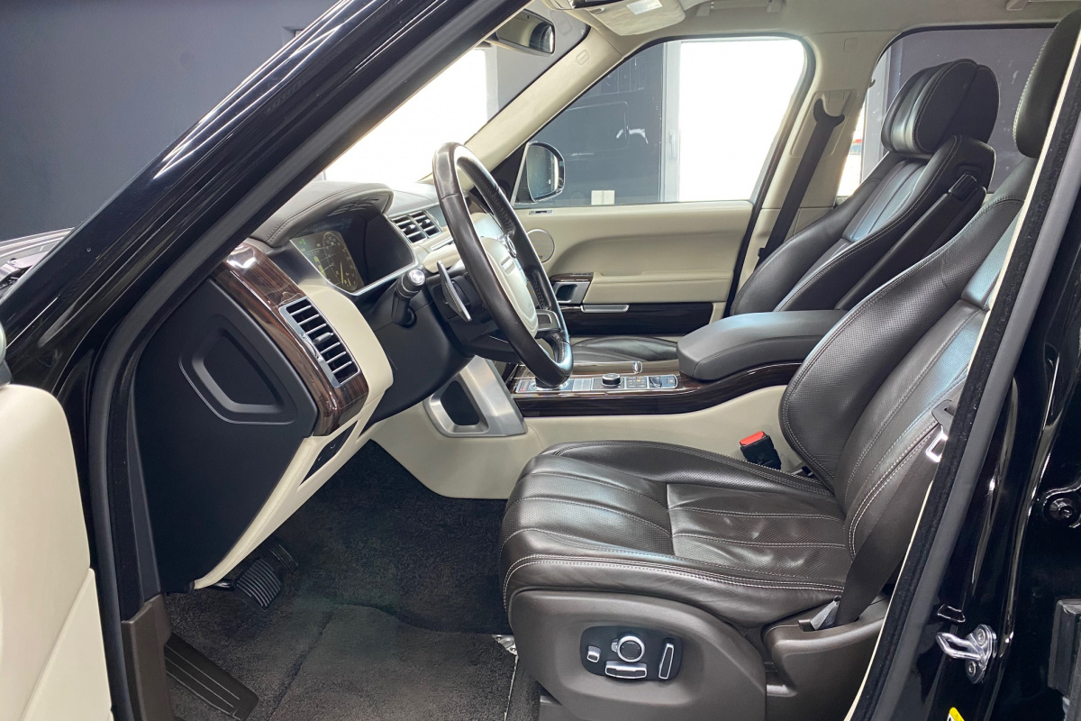 Ponuka vozidiel / Land Rover Range Rover 3.0L TDV6 AB - video