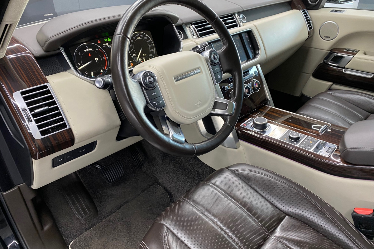 Ponuka vozidiel / Land Rover Range Rover 3.0L TDV6 AB - video